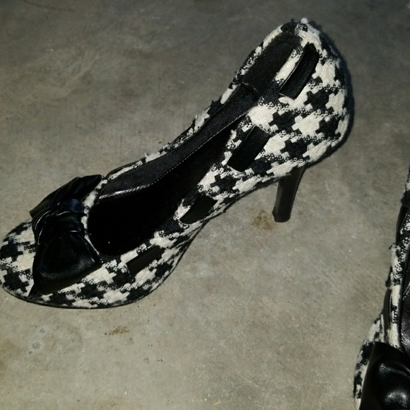 Shoes - Picture 2 of 7